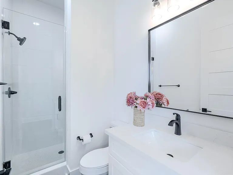 32 Englewood Ct — Photo 21