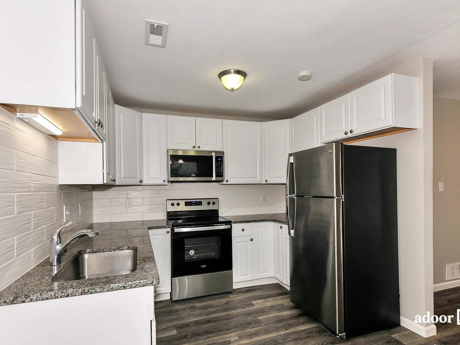 3 bed, 2.0 bath, 1094 sqft, $2,095 — Photo 2