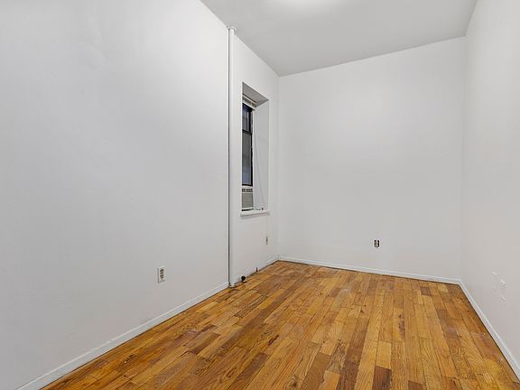 4th image of 320 W 49th St APT 2RE