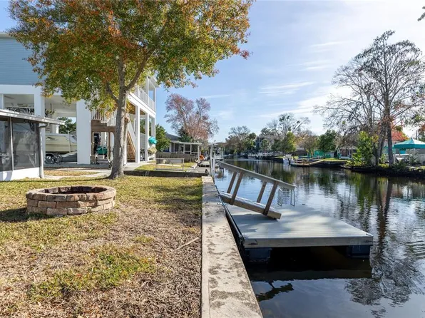 5461 Circle Dr, Weeki Wachee, FL 34607