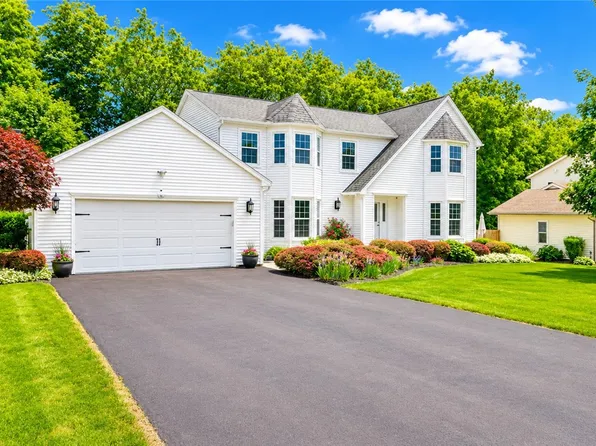 75 County Clare Cres, Fairport, NY 14450