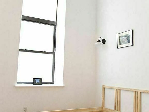 4th image of 949 Willoughby Ave #351