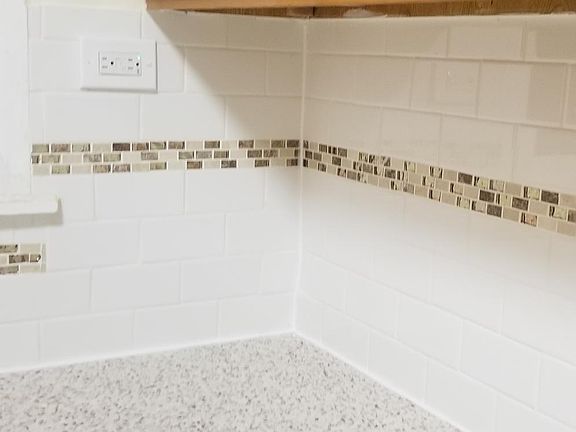 4th image of 941 E 104th St Floor 1