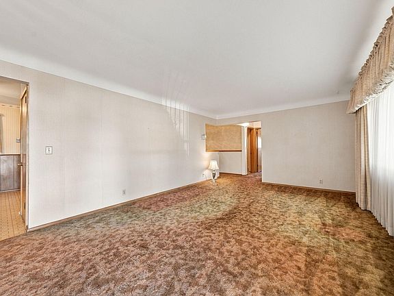 3rd image of 6131 Lee Ave N