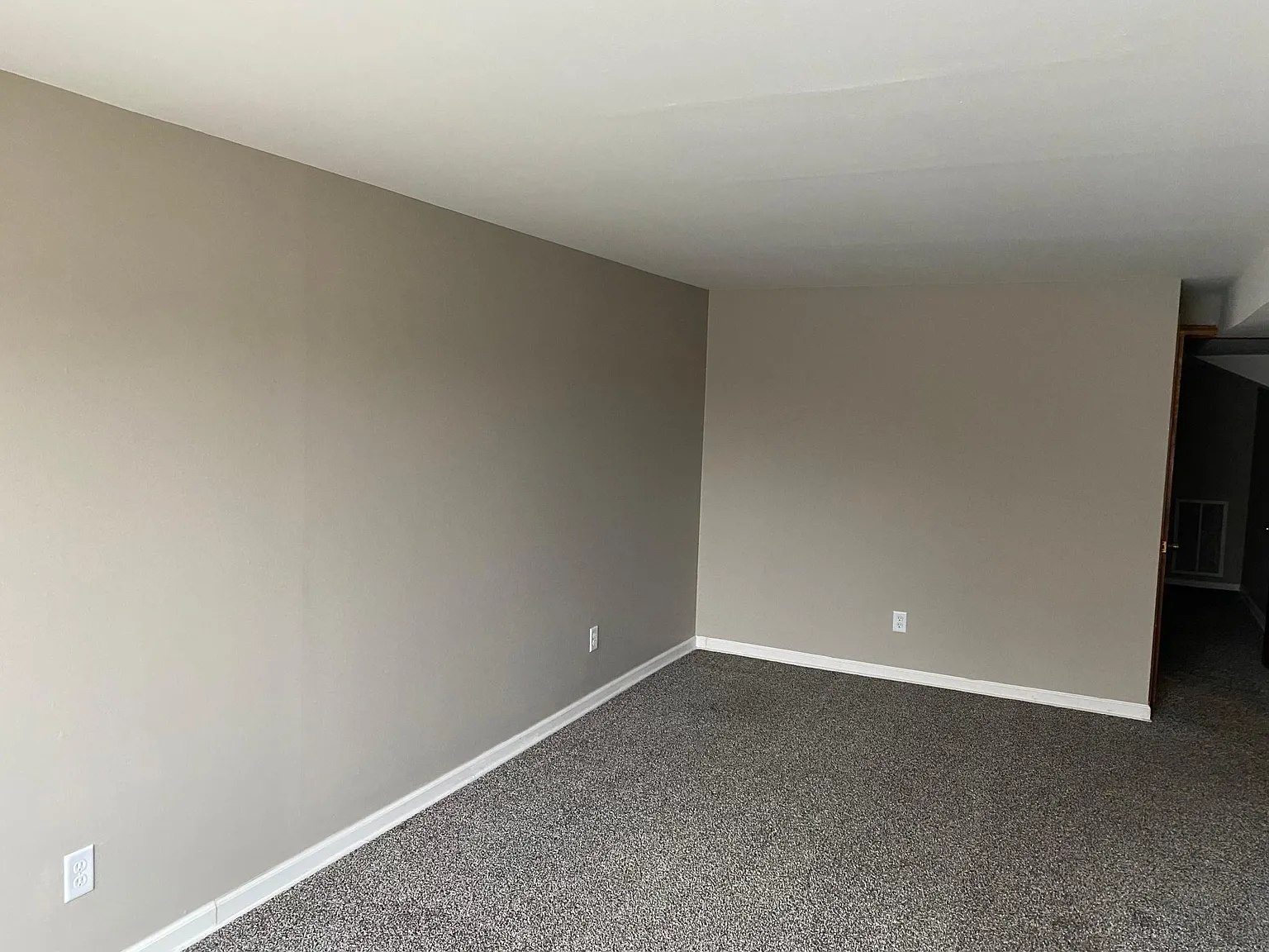 2 bed, 900 sqft, $975 — Photo 4