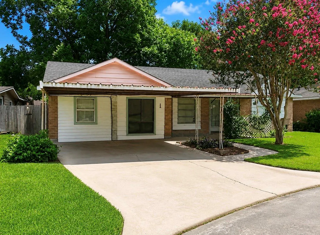 3 bed, 1.5 bath, 1572 sqft, $1,450 — Photo 1