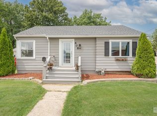 608 W Main St, Plano, IL 60545