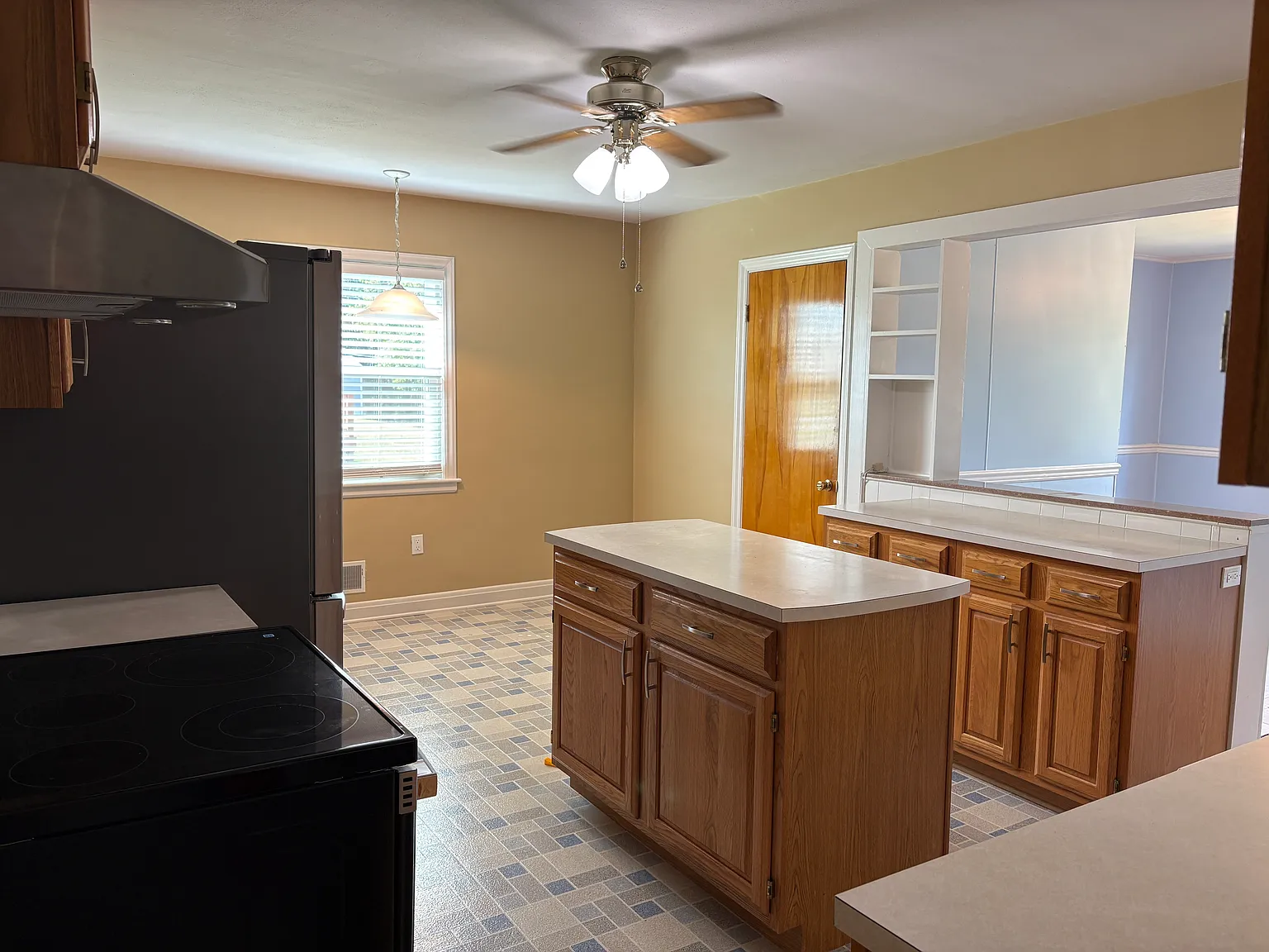 3 bed, 1.5 bath, 1995 sqft, $2,100 — Photo 4