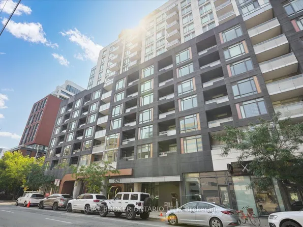 525 Adelaide St W #215, Toronto, ON M5V 0N7