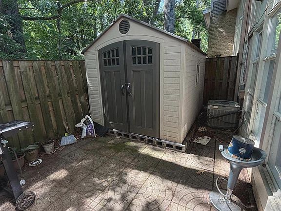 3rd image of 4429 Forest Glen Ct