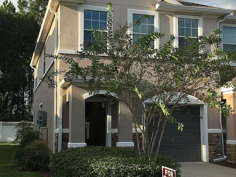 632 Crystal Way — Photo 3