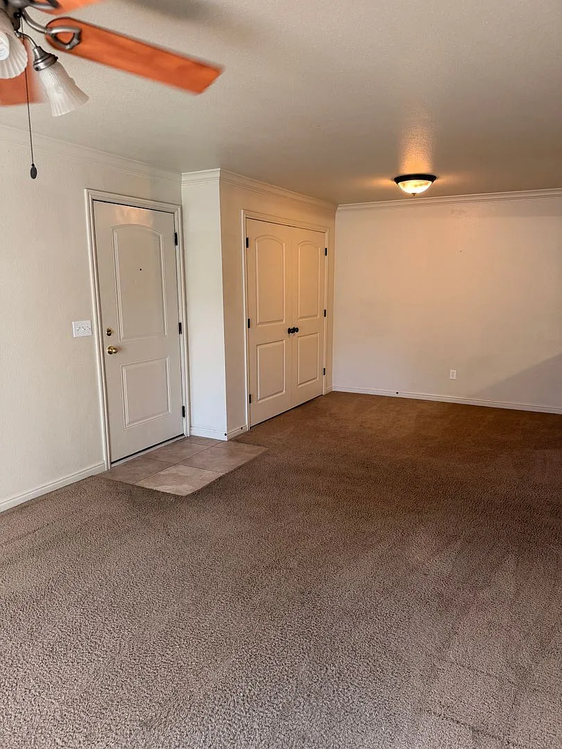 2 Bedroom 1 Bathroom Condo in the Heart of Murray — Photo 4