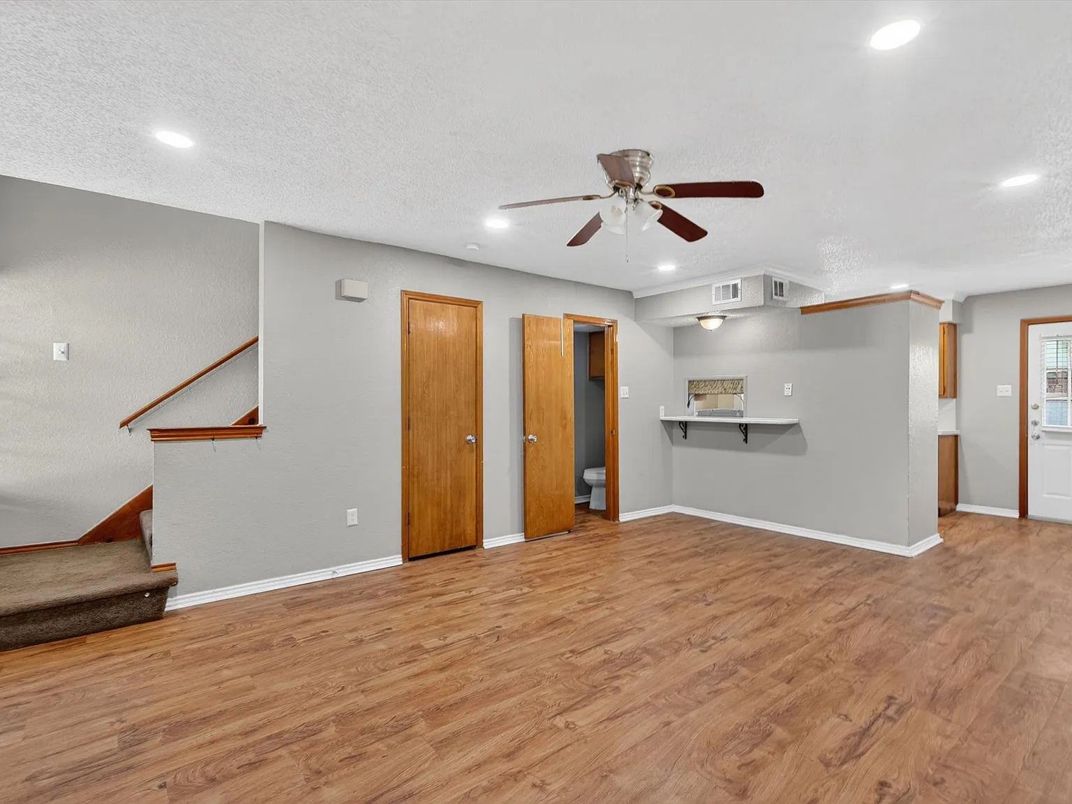 2 bed, 1.5 bath, 1044 sqft, $1,499 — Photo 4