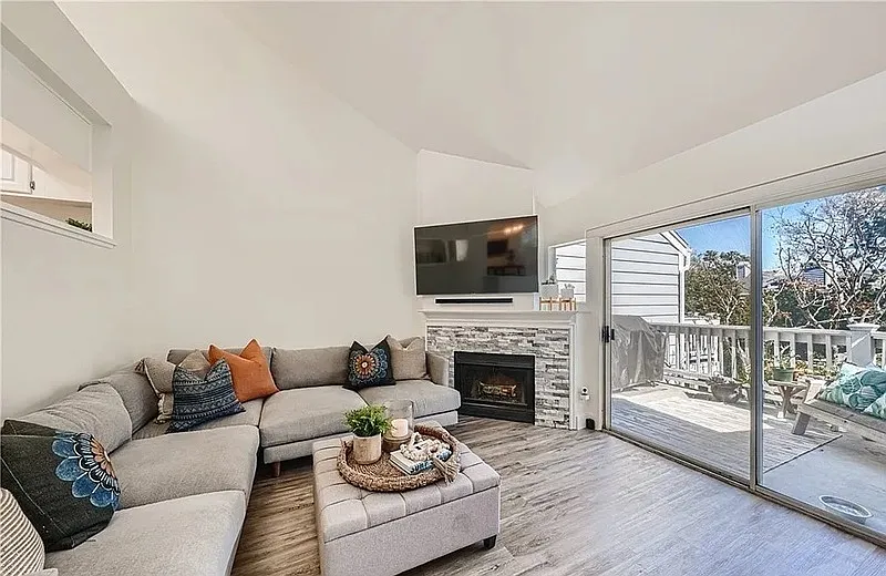 1 bed, 1.0 bath, 864 sqft, $1,800 — Photo 3
