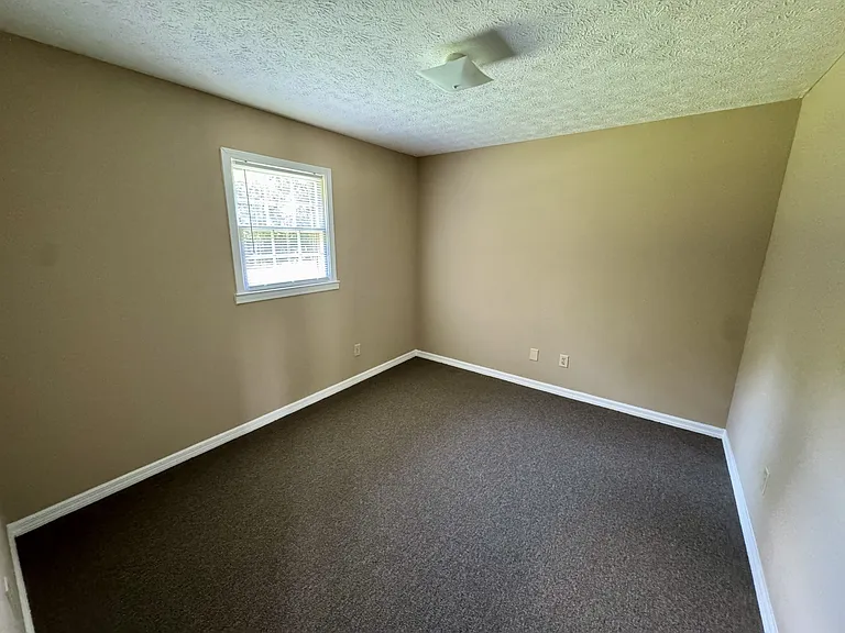 16467 Hampton Ln — Photo 8