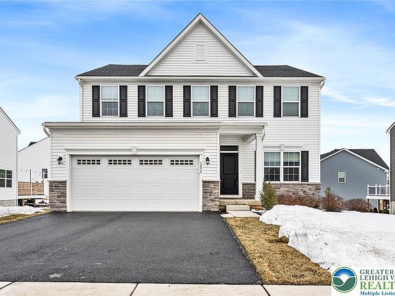 2nd image of 1079 Woodmont Ln
