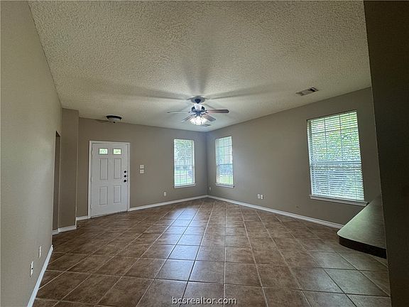 3rd image of 124 Sterling St