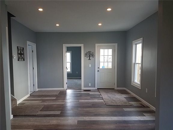 4th image of 115 W Heman St