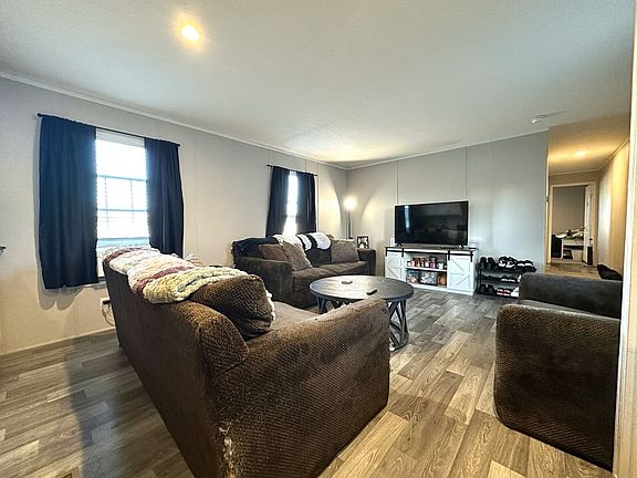 2nd image of 14996 Pleasant Valley Rd