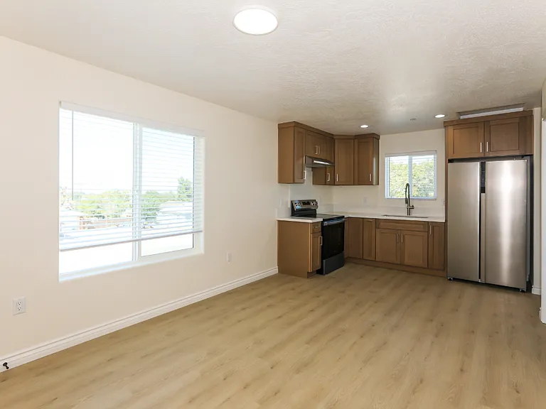 Spacious 3BR/2BA Home with Open Floor Plan, Garage & Washer/Dryer — Photo 17