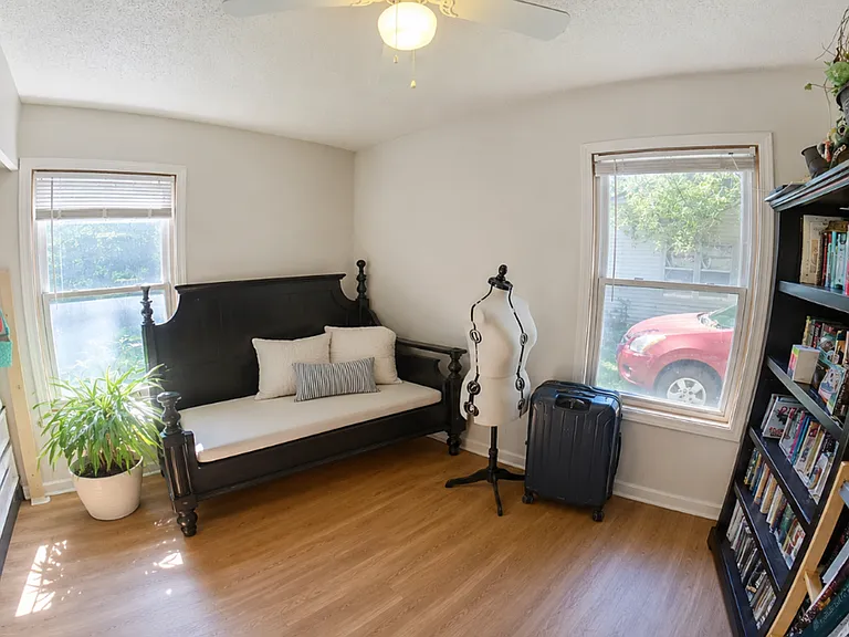 2044 Hayes Dr — Photo 6