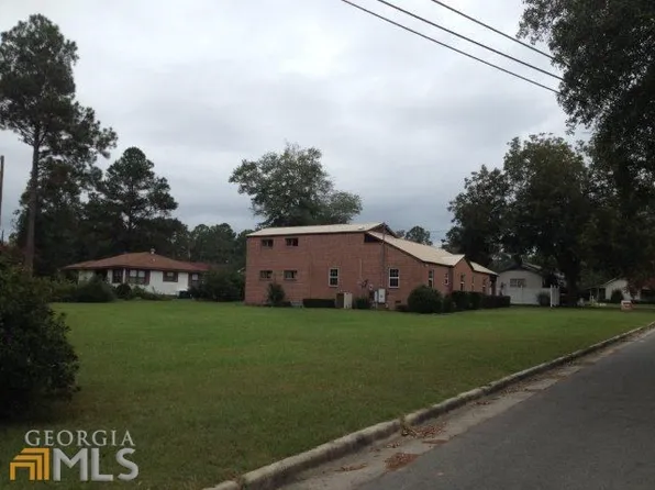 98 8th Ave, Mc Rae, GA 31055