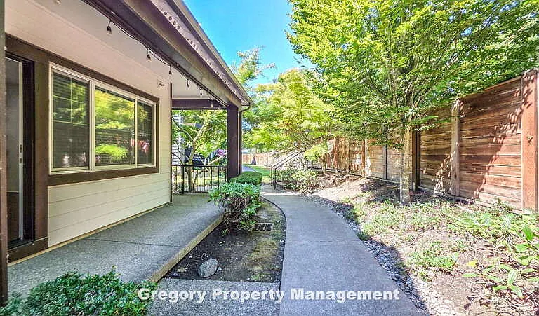 10394 157th Pl NE #104 — Photo 5