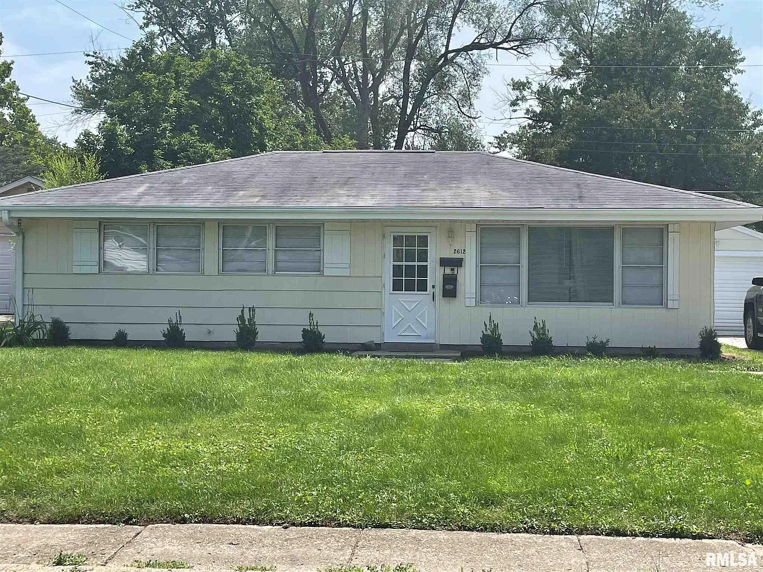 2612 W Flint St photo 1