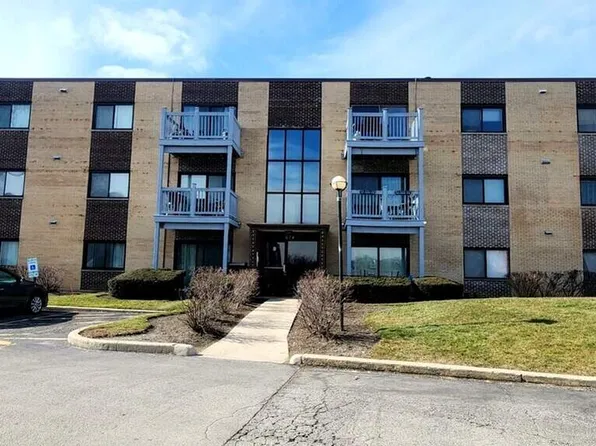 674 Pinecrest Dr APT 104, Prospect Heights, IL 60070