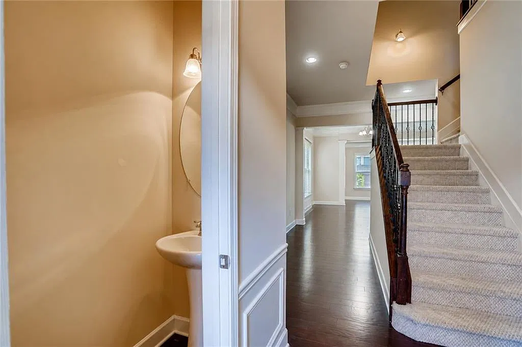 3 bed, 3.5 bath, 2540 sqft, $4,000 — Photo 4