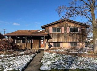 2215 Camel Dr, Sterling Heights, MI 48310