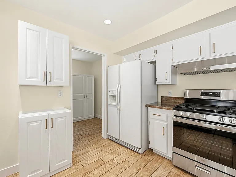 1451 Kenora St — Photo 15