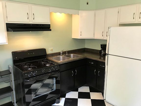 3rd image of 46 N Lake Ave