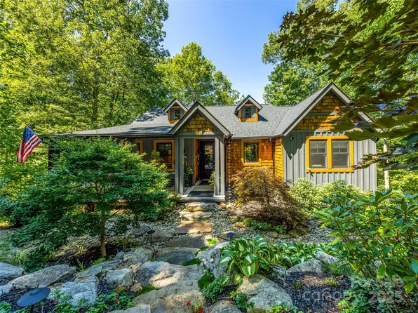 286 Hedgewood Dr, Tuckasegee, NC 28783