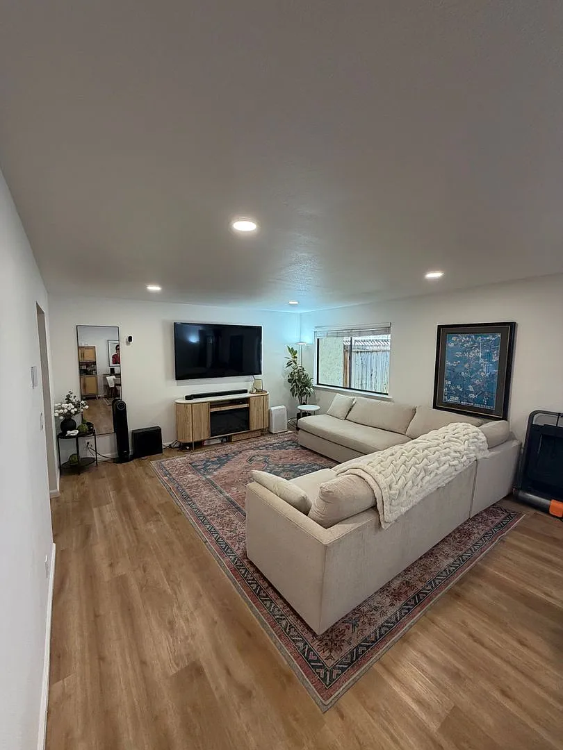 Charming & Modern 2-Bedroom Townhome Walkable to Downtown Los Altos — Photo 4