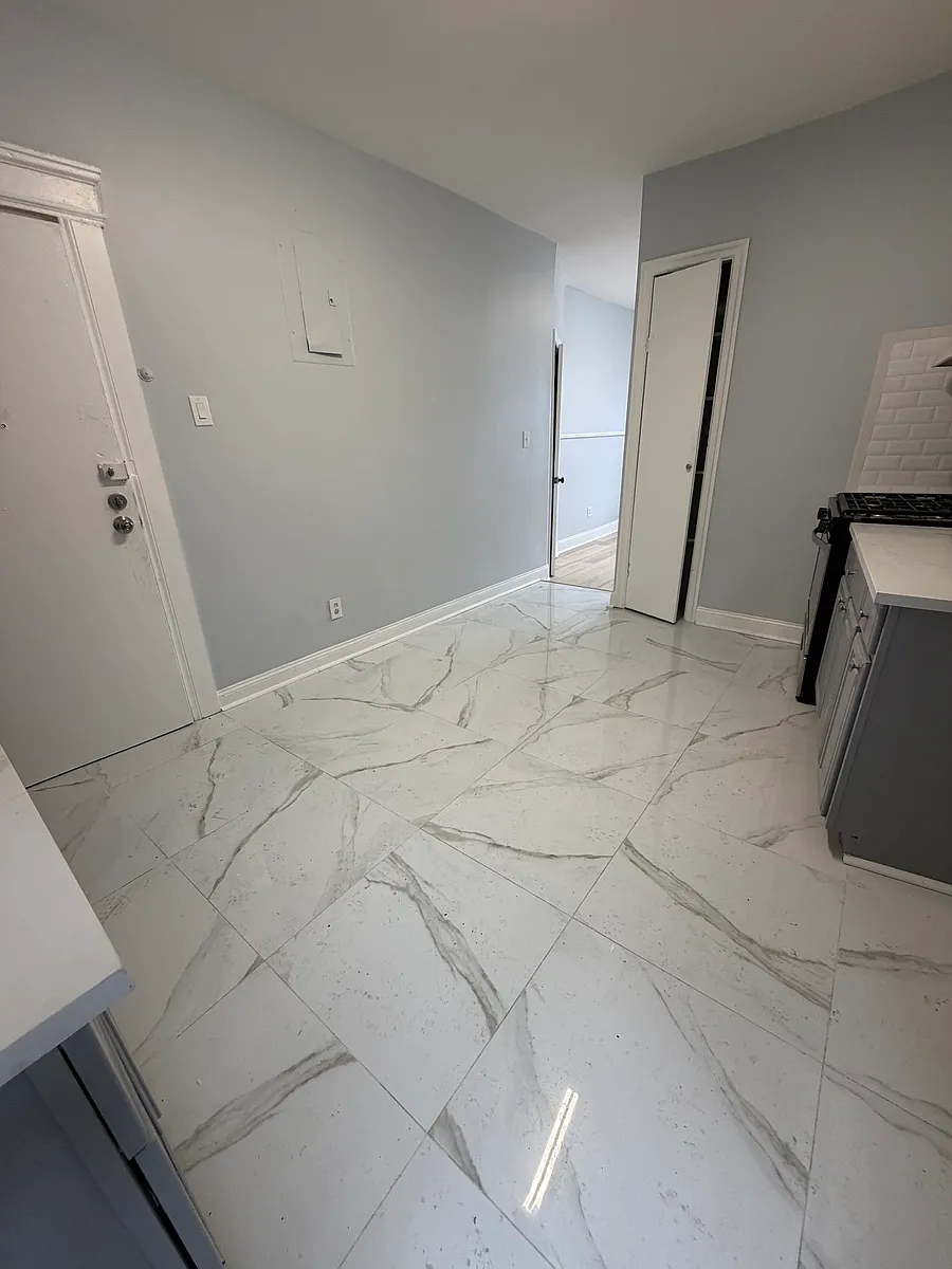 Building Photo - 211 64th St #10C