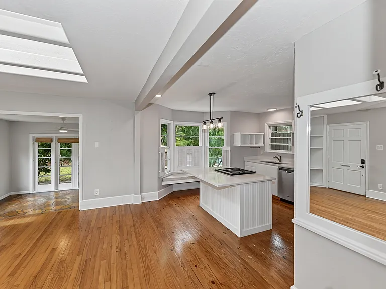 1010 Virginia Dr — Photo 14