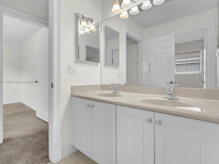 5271 SW 173rd Ave #0 — Photo 5