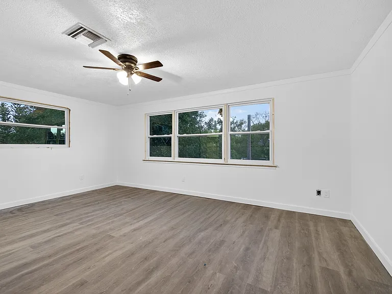 321 SE Blvd N #2 — Photo 17