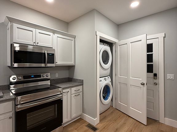 5th image of 23 E Washington Ave