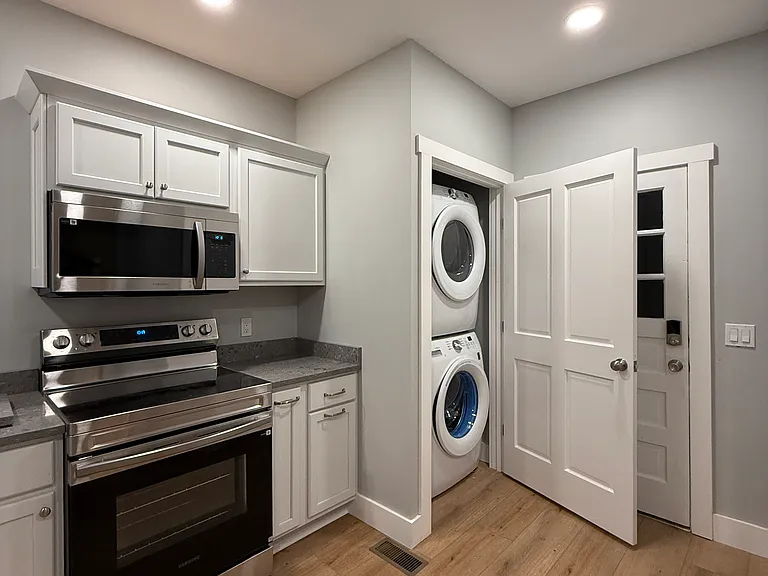 23 E Washington Ave — Photo 5