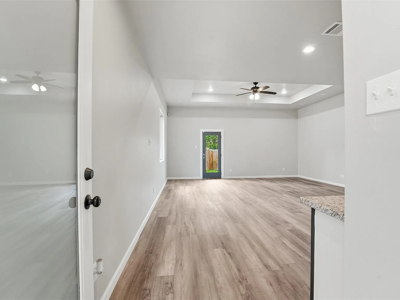 3 bed, 2.5 bath, 1717 sqft, $2,250 — Photo 4