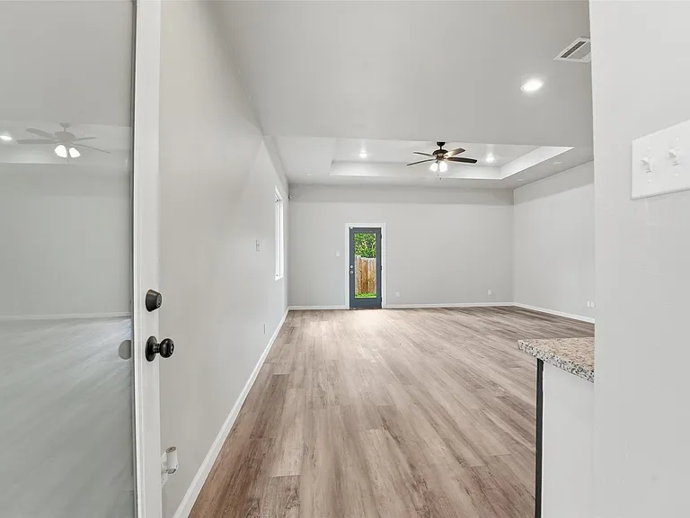4307 Larkspur St — Photo 4