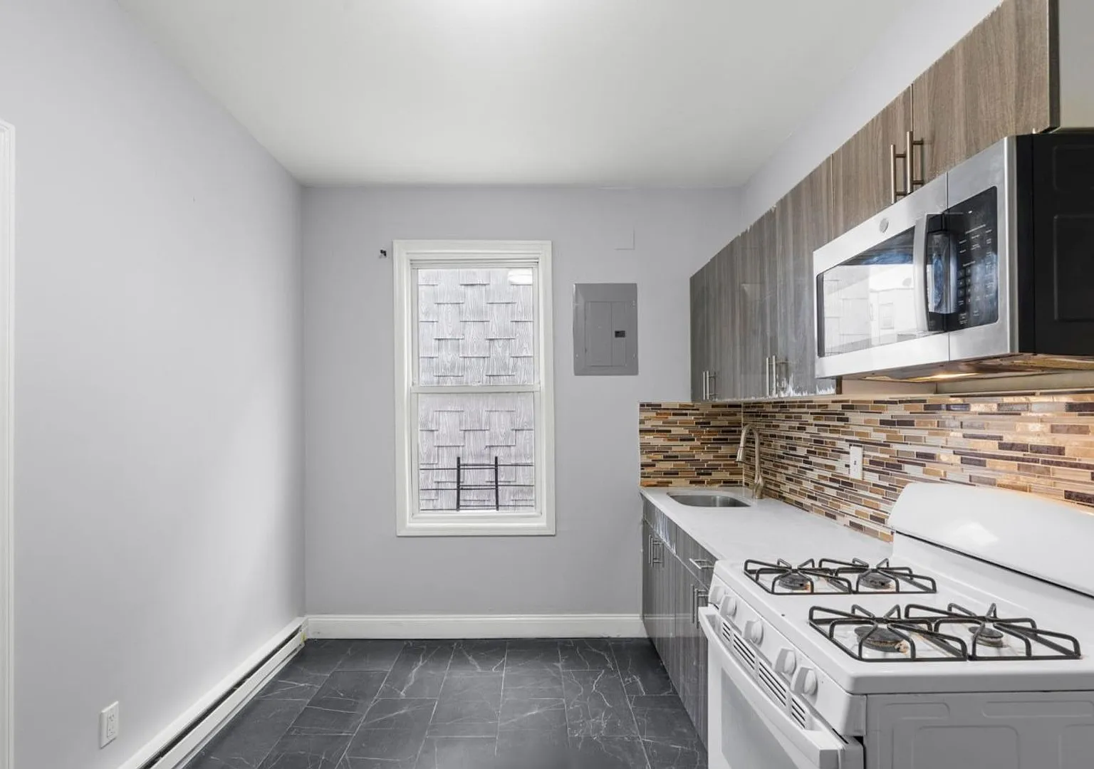 32 Van Cortland Park Avenue — Photo 1
