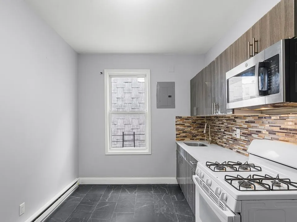 32 Van Cortlandt Park Ave