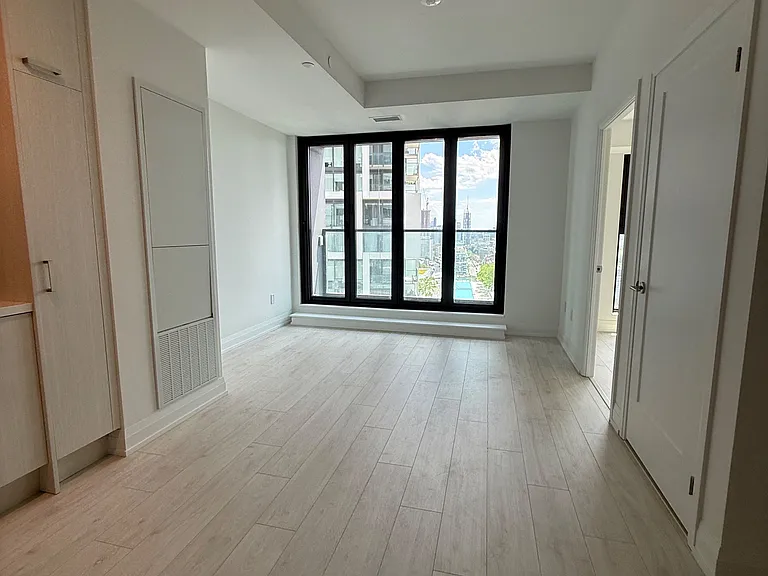 20 Soudan Ave #1806 — Photo 11
