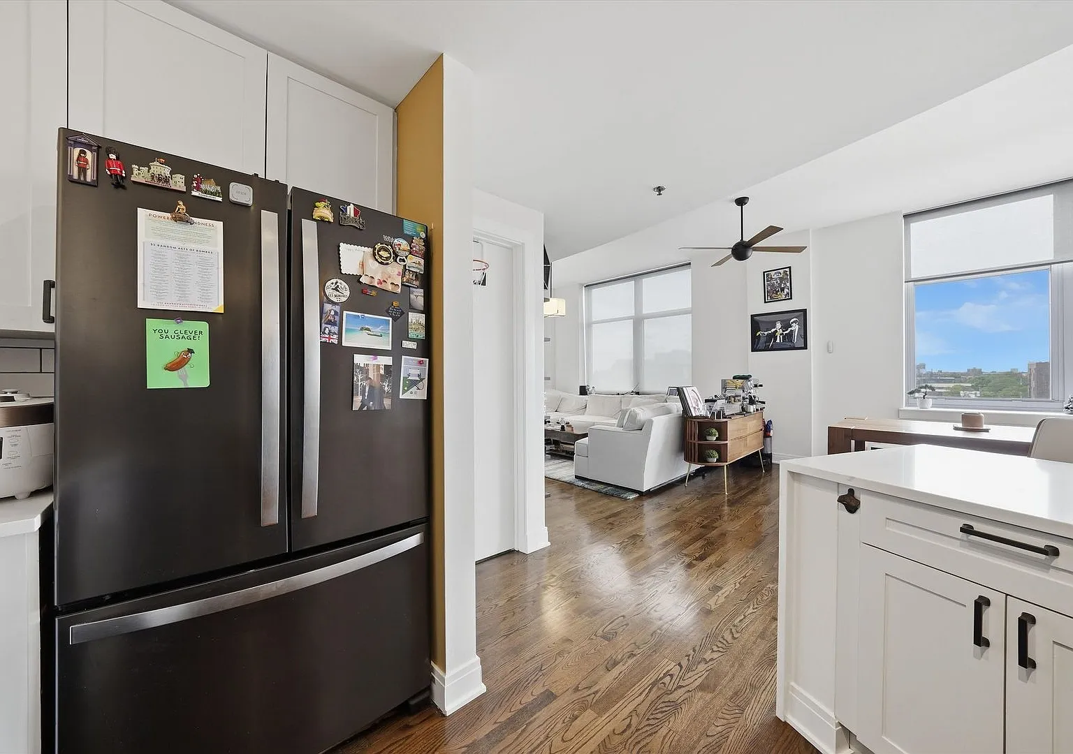 Stunning 2bd/1bth Corner Unit! — Photo 3