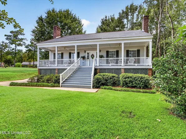 8814 Kailua Pl, Diamondhead, MS 39525