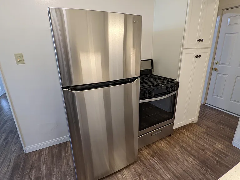 208 N La Peer Dr #7 — Photo 7
