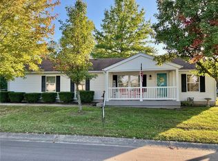 846 N White Oaks Ln, Oak Grove, MO 64075